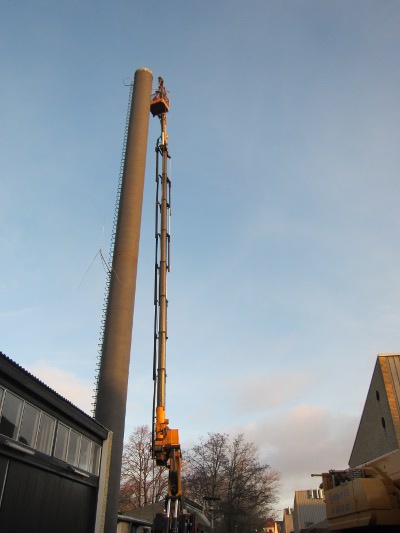 Nedtagning af 30 m. st�lskorsten